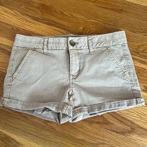 Woman’s American Eagle khaki shorts